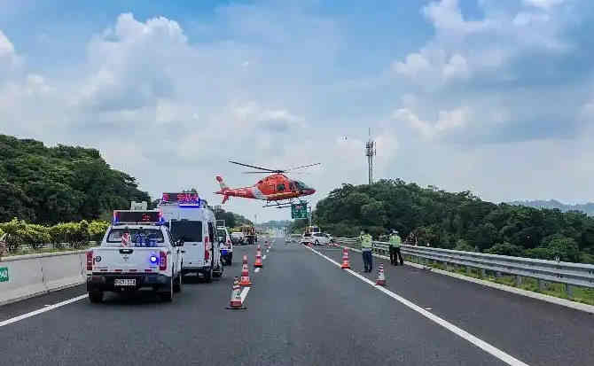 普兰店区高速公路汽车救援案例